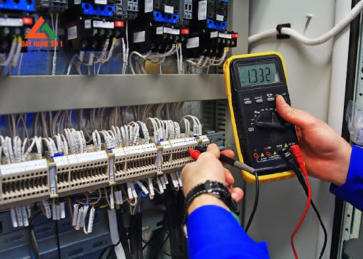 SỬA CHỮA TỦ ĐIỆN ĐIỀU KHIỂN MÁY MÓC CÔNG NGHIỆP.